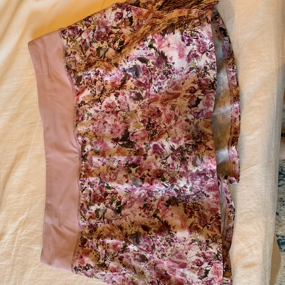 Adorable floral lululemon skirt size 10